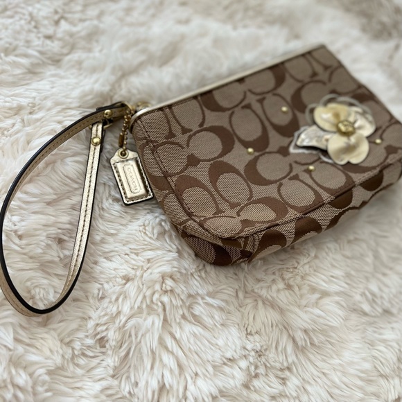 Coach Signature wristlet - Picture 1 of 4